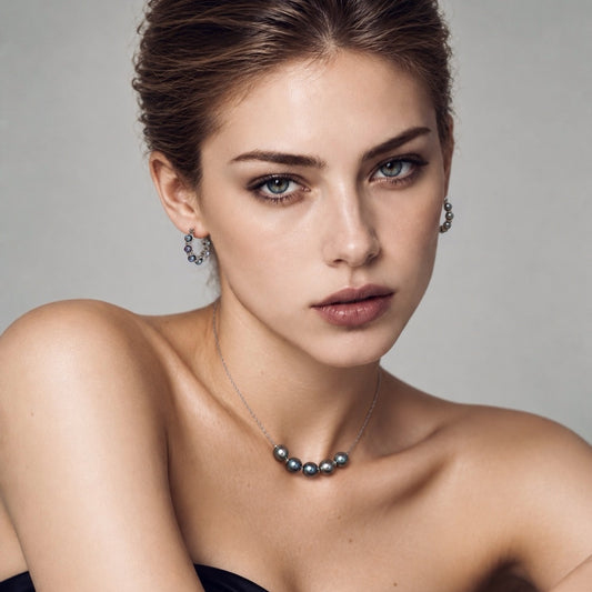 Nacre Noire five pearl necklace bloom earrings model