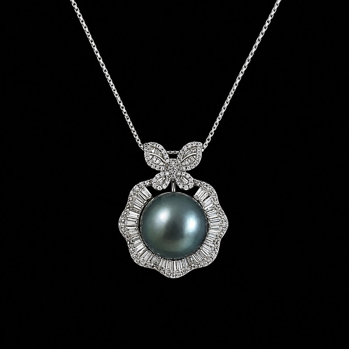 Nacre Noire halo necklace black background