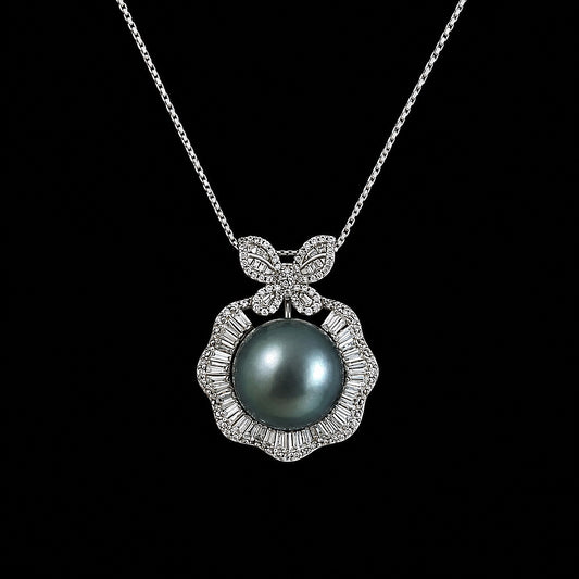 Nacre Noire halo necklace black background
