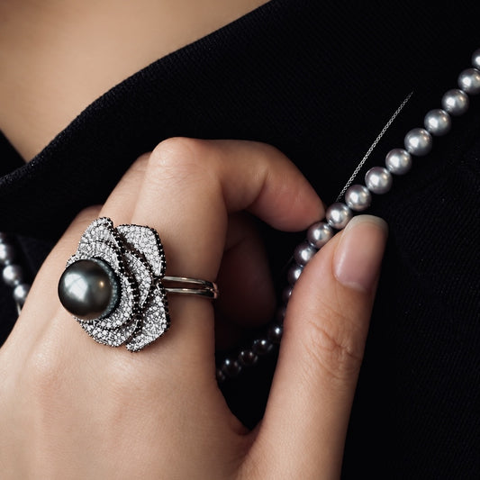 Nacre Noire petal ring worn detail