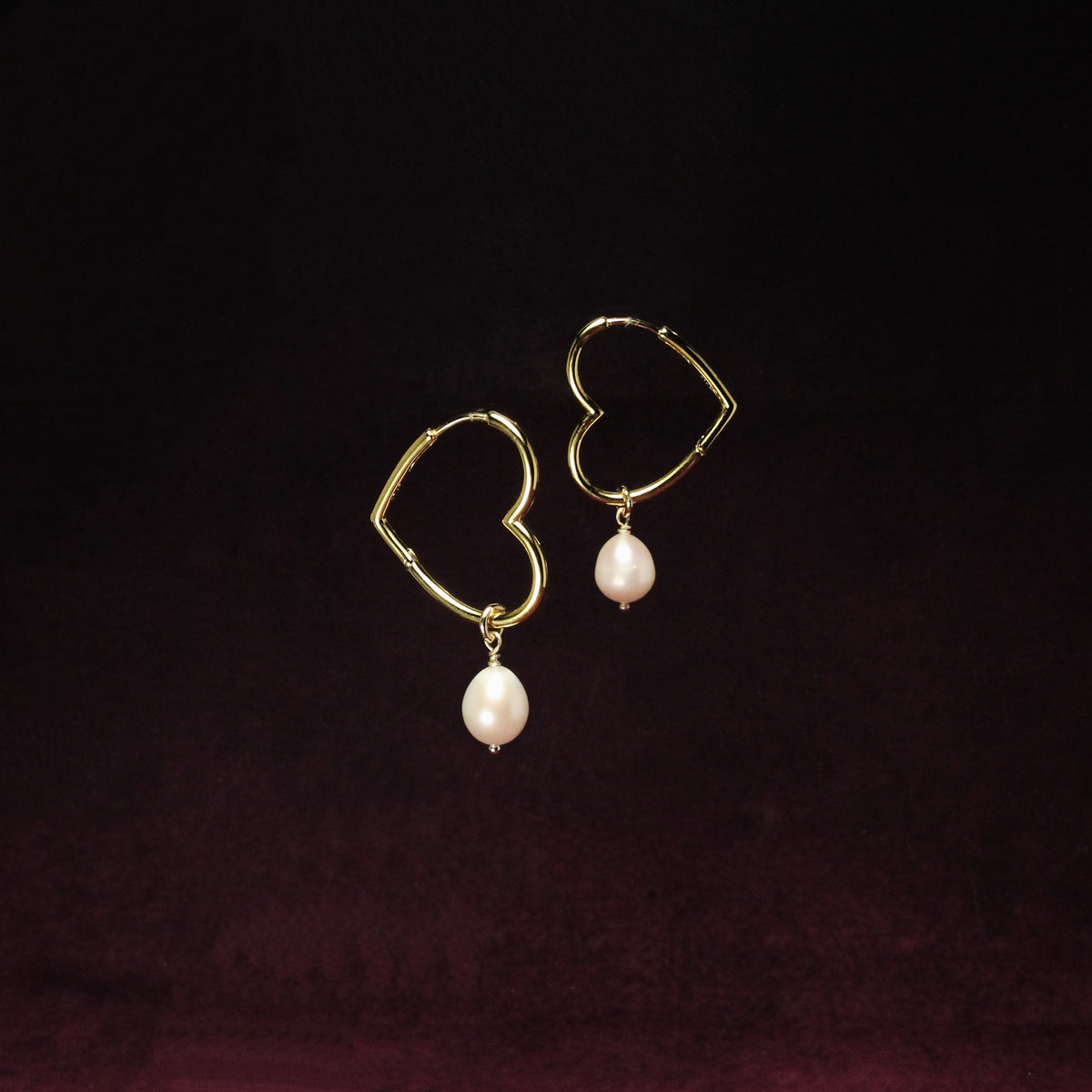 Pearl Huggie Heart Earrings by NINEMOO – detail view