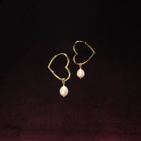 Pearl Huggie Heart Earrings by NINEMOO – detail view