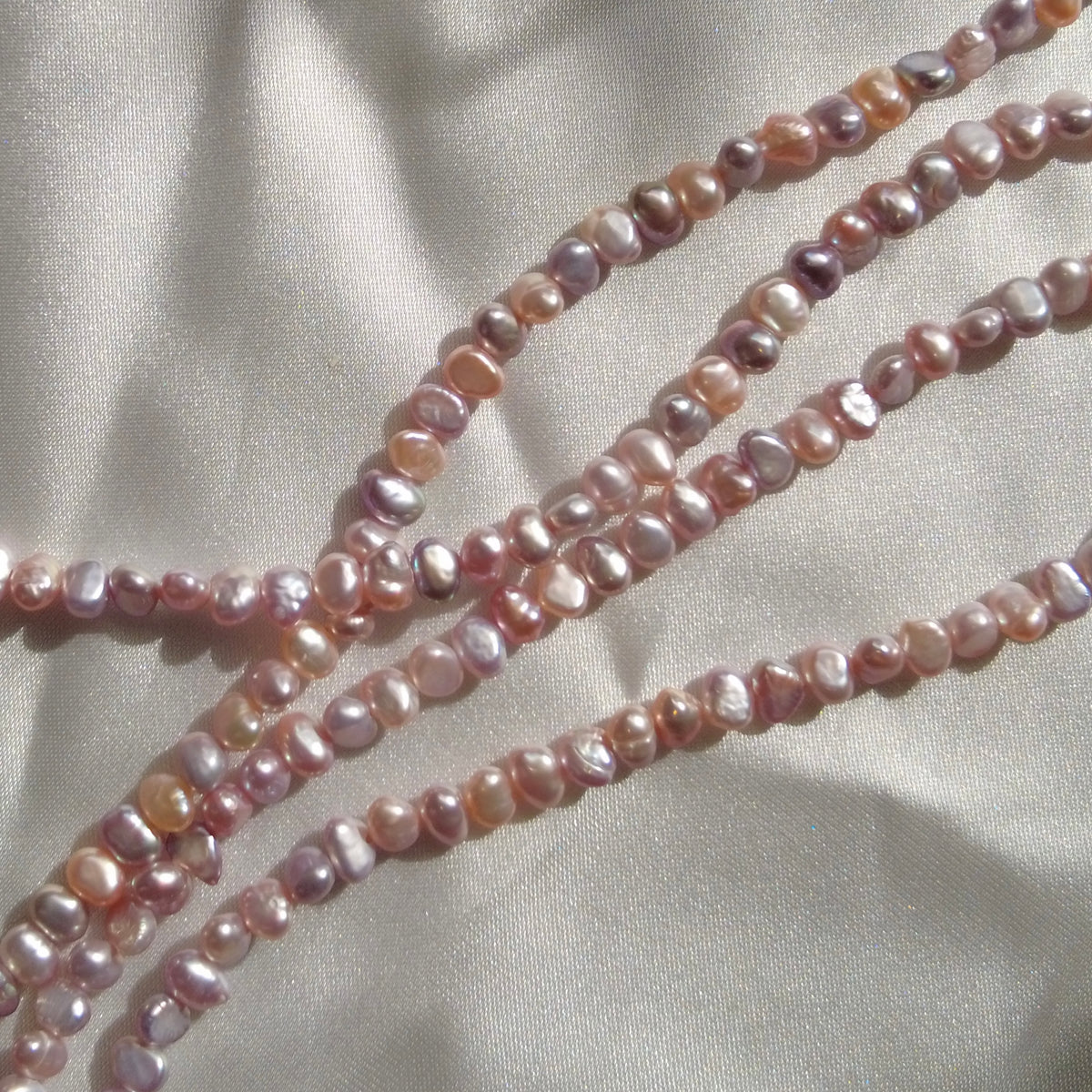 Petite Pearl Hues Necklace by NINEMOO – detail view