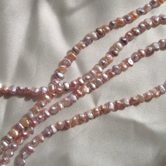 Petite Pearl Hues Necklace by NINEMOO – detail view