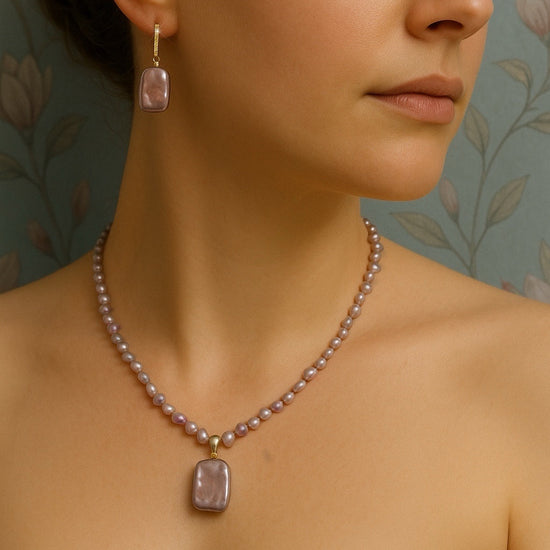 Rectangular Pink Baroque Pearl Necklace by NINEMOO – detail view