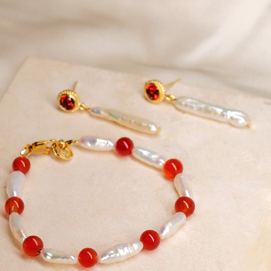 Red Agate & Lute Pearl Bracelet by NINEMOO – detail view
