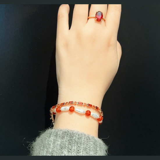 Red Agate & Lute Pearl Bracelet by NINEMOO – alternate view