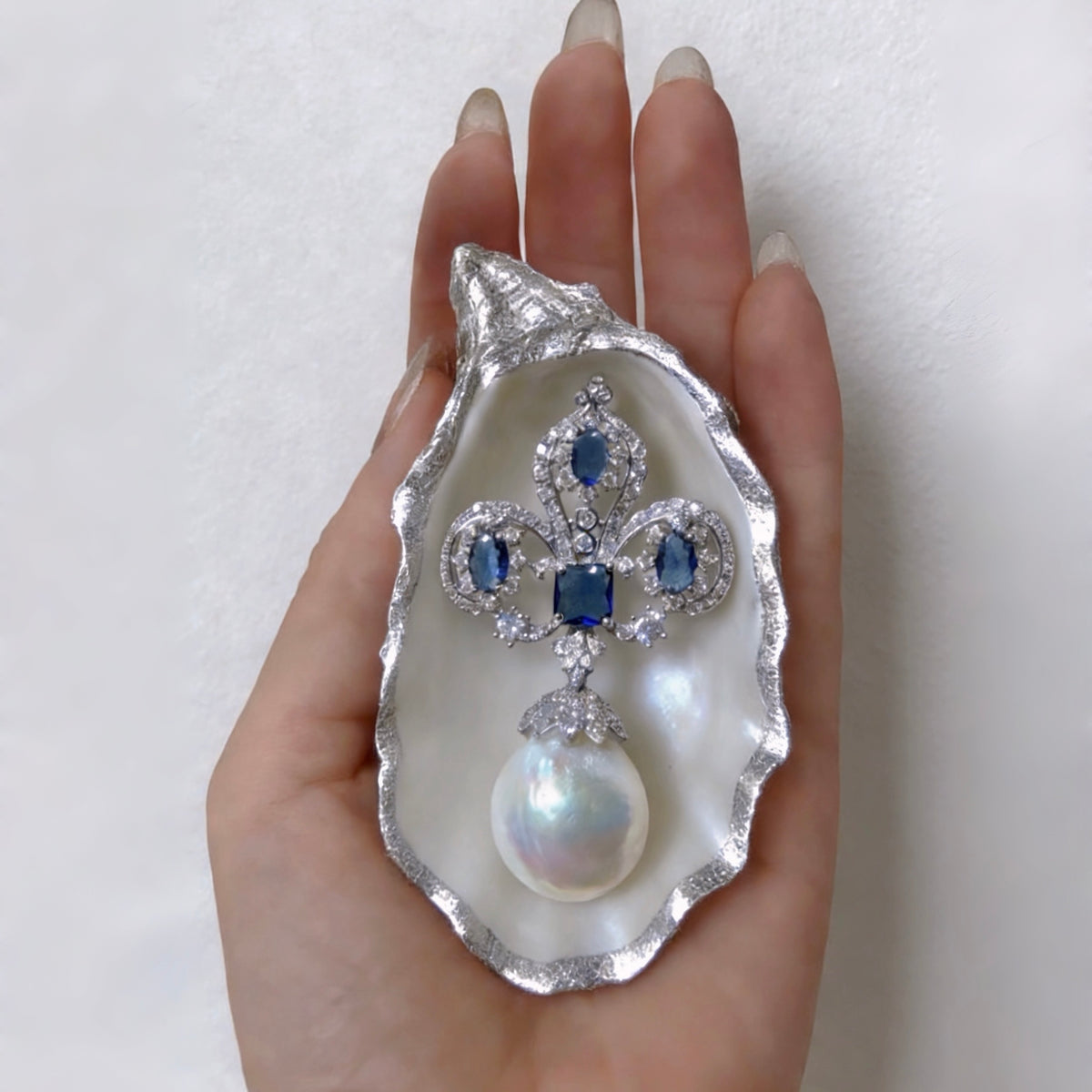 Royal Blue Iris Pearl Brooch & Pendant by NINEMOO – detail view