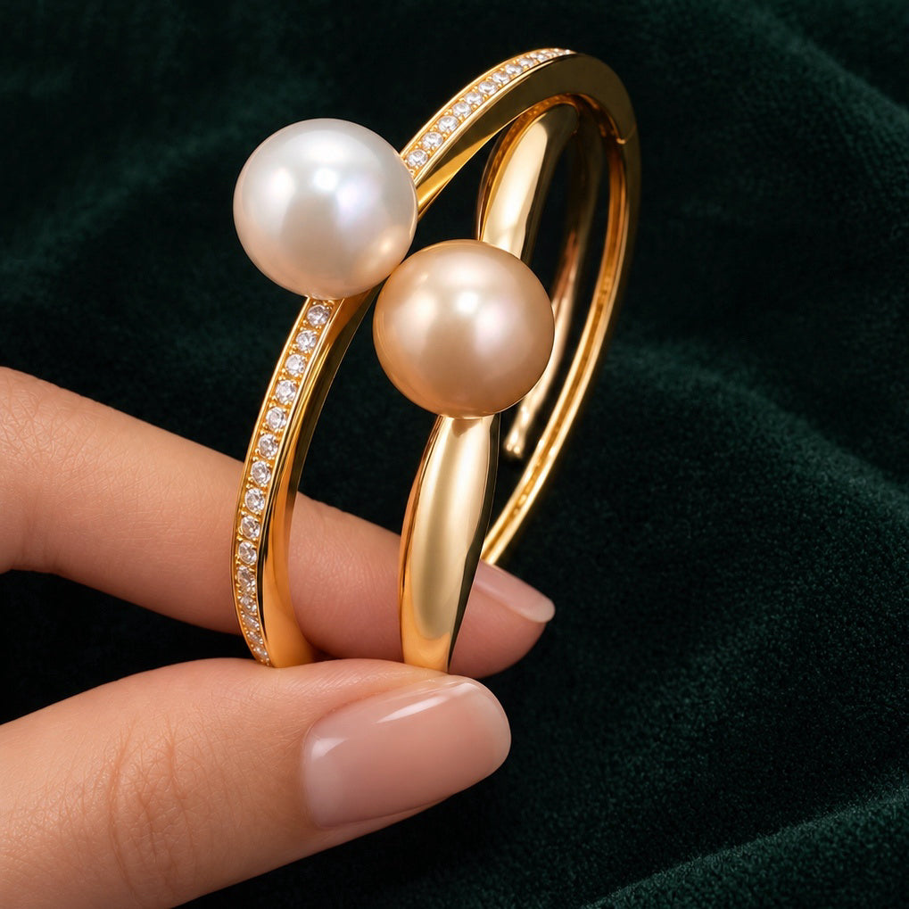 Solara golden pearl wave cuff beside Lueur Rosée Éclat gold bangle, pearl close-up