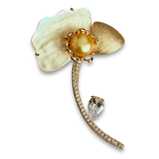 Soleil Golden Pearl Brooch by NINEMOO – product image