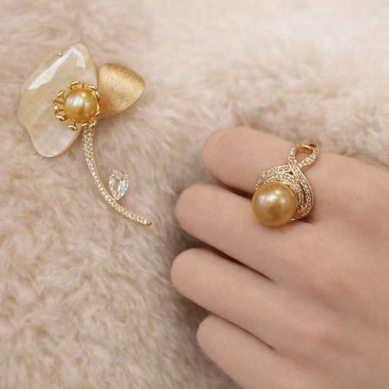 Soleil Golden Pearl Brooch by NINEMOO – alternate view
