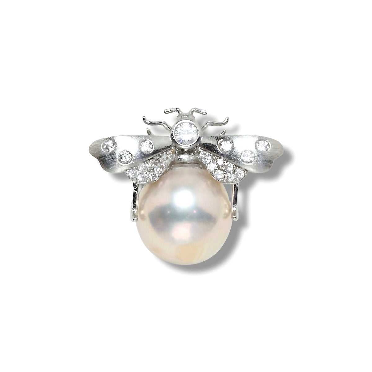 Sovereign Pearl Bee Brooch by NINEMOO – detail view