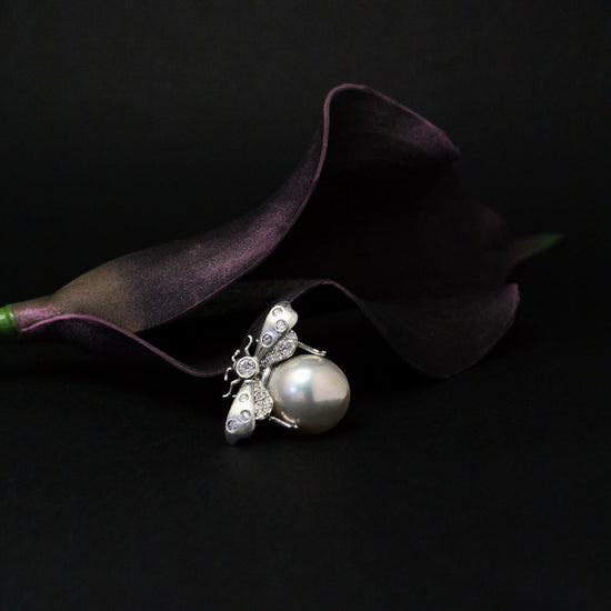 Sovereign Pearl Bee Brooch by NINEMOO – product view 6