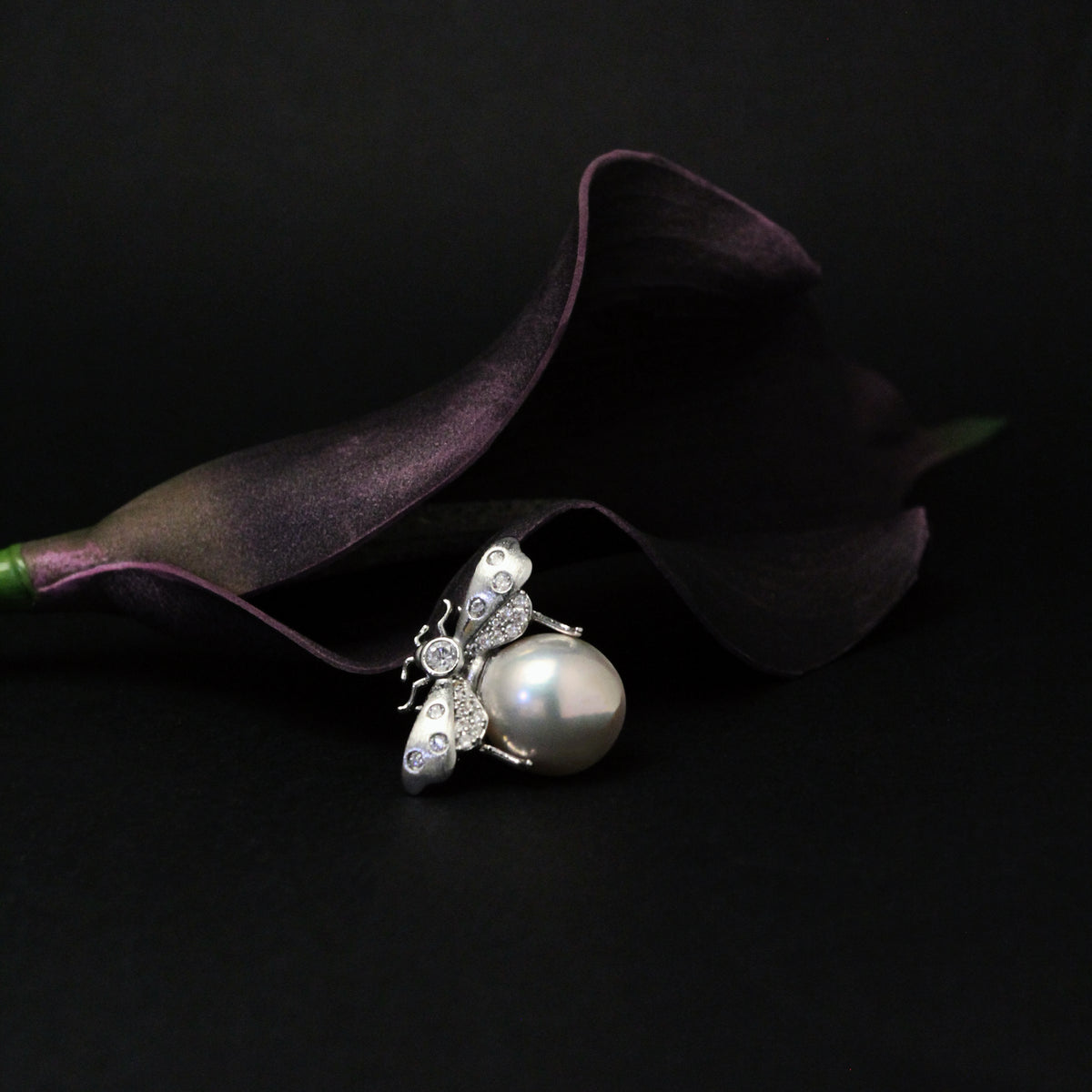 Sovereign Pearl Bee Brooch by NINEMOO – product view 6