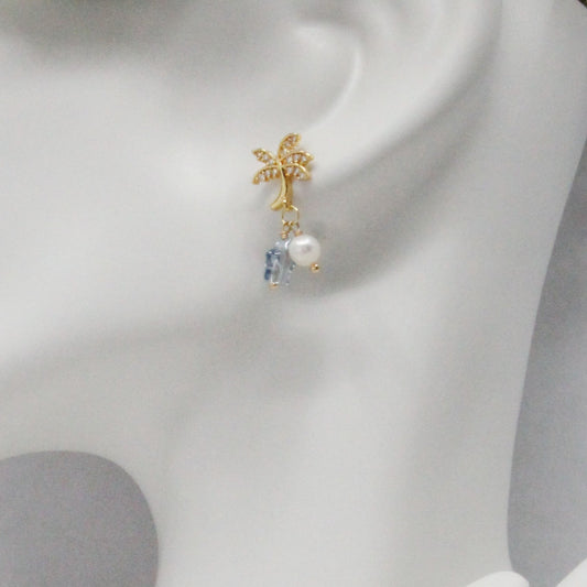 Starry Coconut Pearl Earrings by NINEMOO – detail view