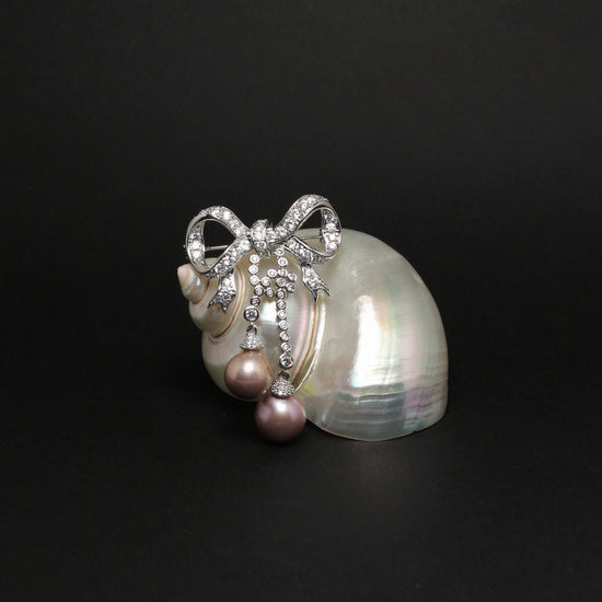 Still Bow Pearl Brooch by NINEMOO – detail view