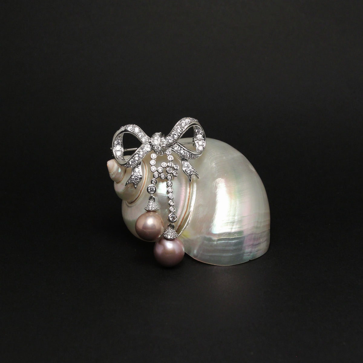 Still Bow Pearl Brooch by NINEMOO – detail view