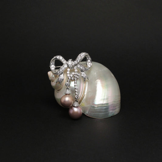 Still Bow Pearl Brooch by NINEMOO – detail view