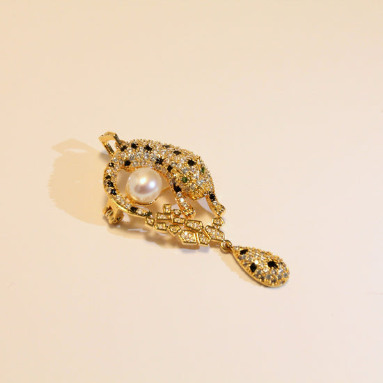 The Duchess’s Pearl Brooch & Pendant by NINEMOO – product view 4