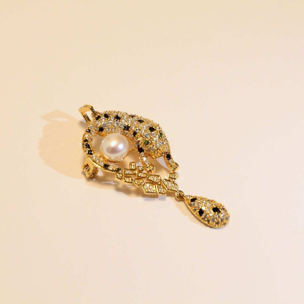 The Duchess’s Pearl Brooch & Pendant by NINEMOO – product view 4