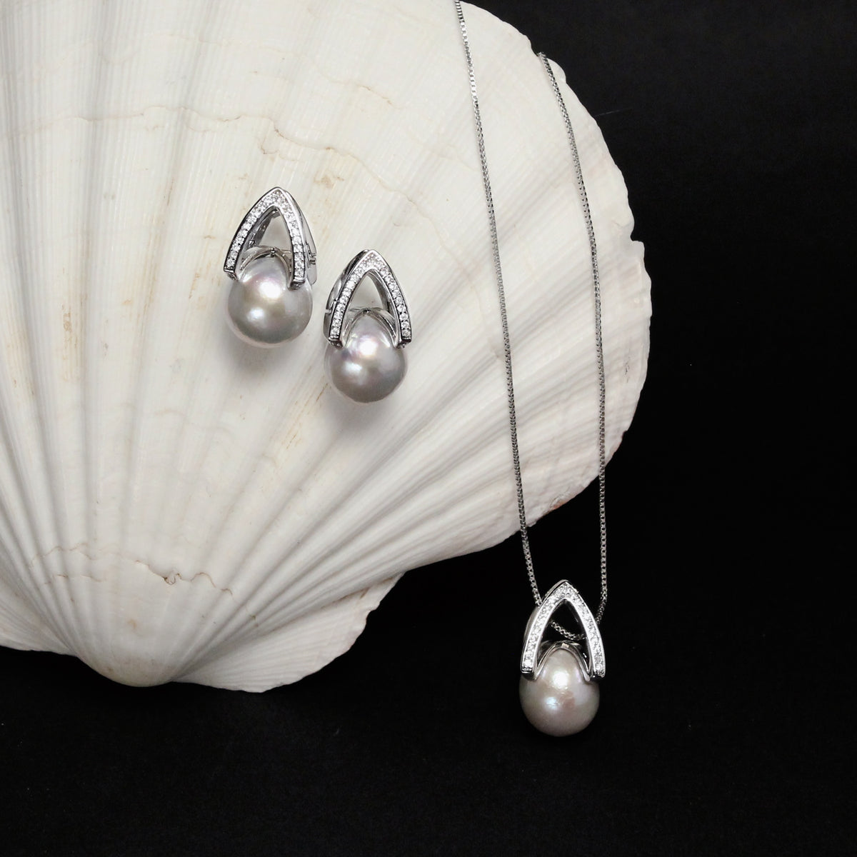 Arché Pearl Earrings by NINEMOO – product view 5