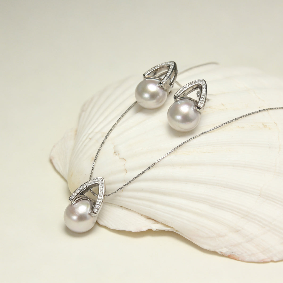 Arché Pearl Earrings by NINEMOO – product view 6