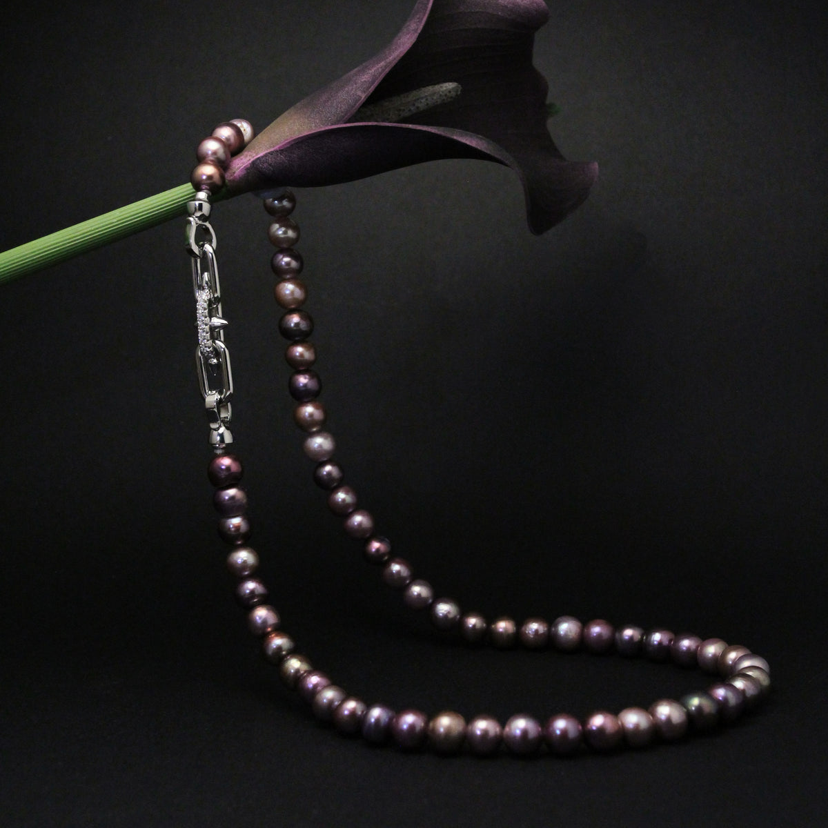 Velours Nocturne Lueur d’Opale Necklace by NINEMOO – alternate view
