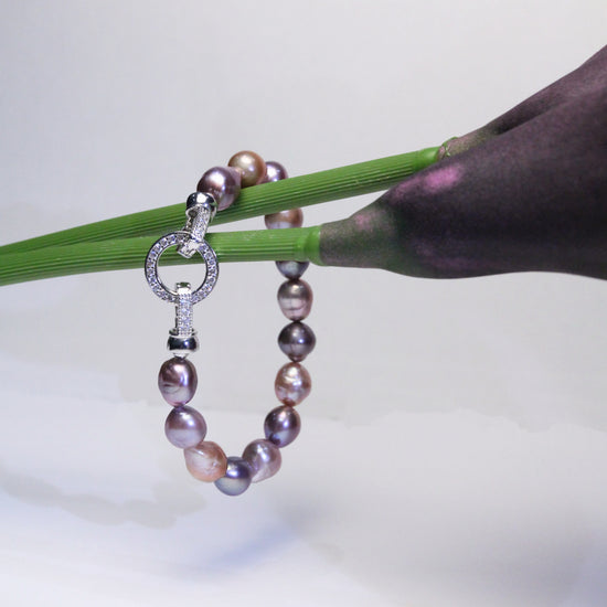 Velours Nocturne Pearl Bracelet by NINEMOO – product view 9