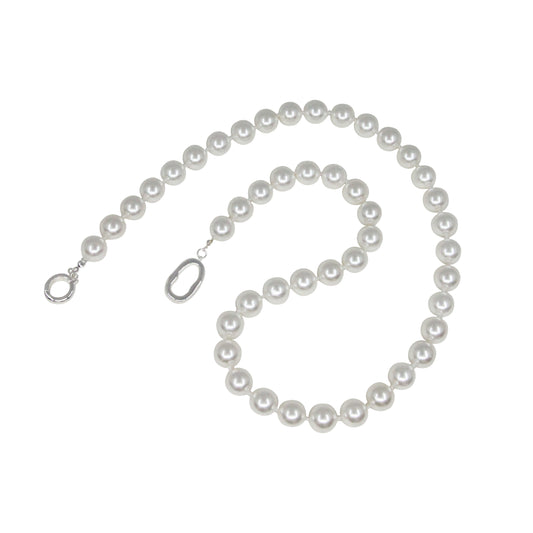 Neutral Elegant Pearl Necklace